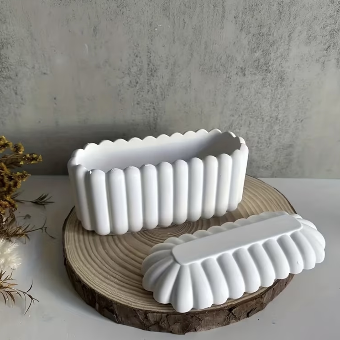 Ridged Bowl with Lid